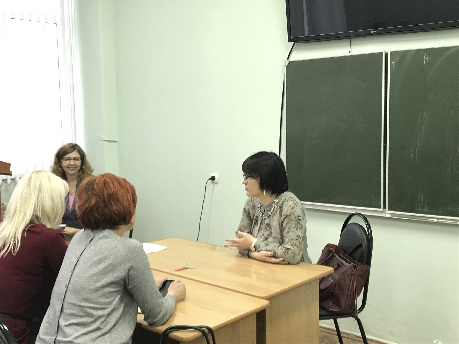 Заседание кафедры «Английский язык» с участием декана ИФФ Суховой О.А.